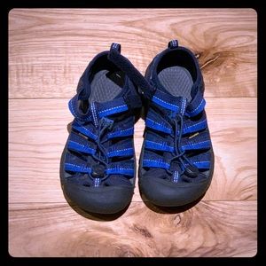 Boys size 2 keen sandals